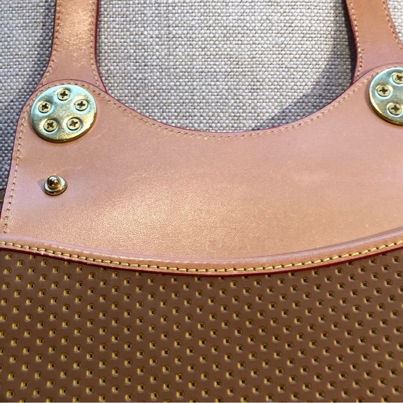 NWT Dooney and Bourke Beige/Tan Cabrio Leather Flap Bag w/ Strap & Gold Accents - Picture 3 of 13